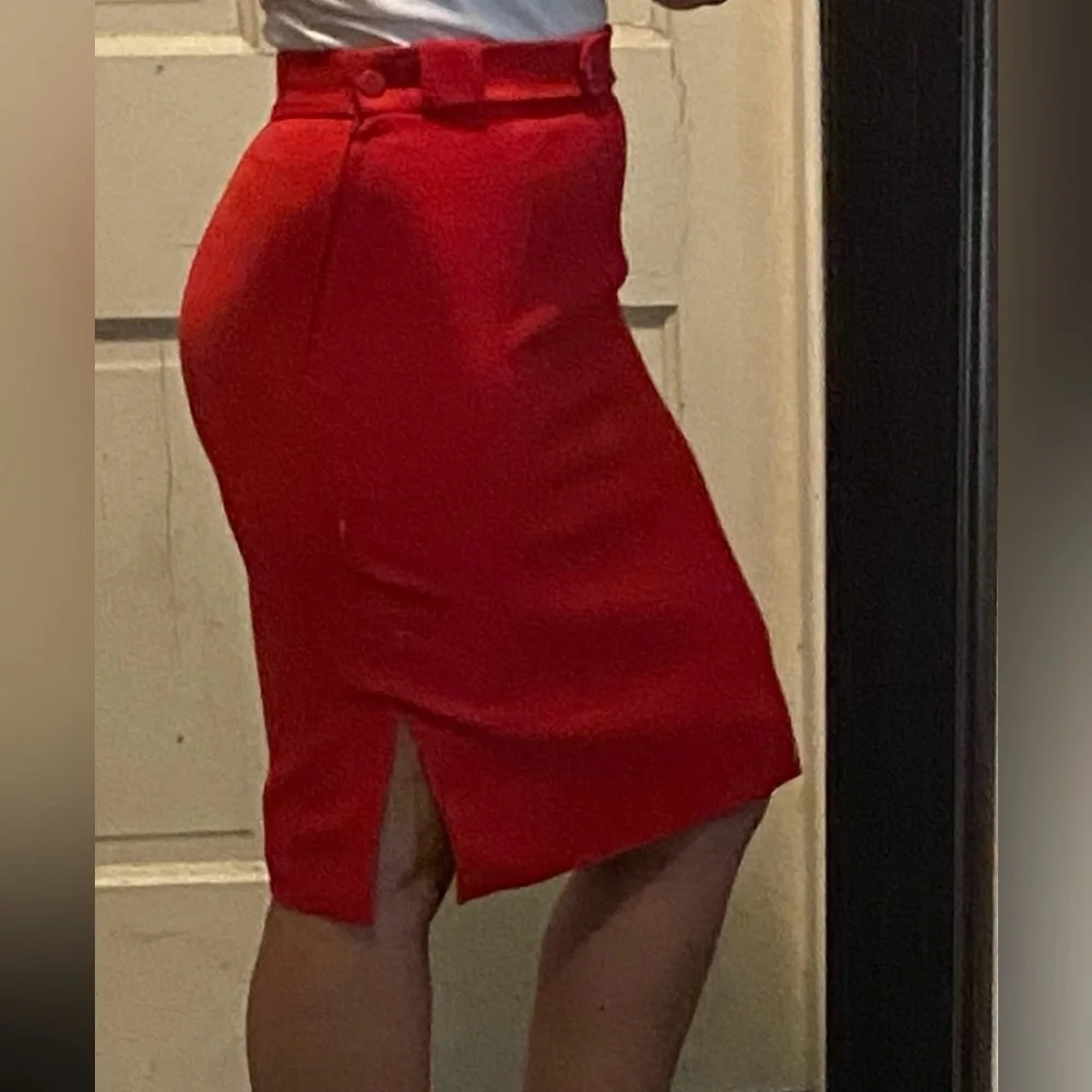 Vintage Armani skirt (matches the red Armani jacket in my closet). EU size 42. - Picture 5 of 13